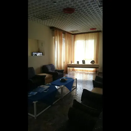 Riviera Hotel *